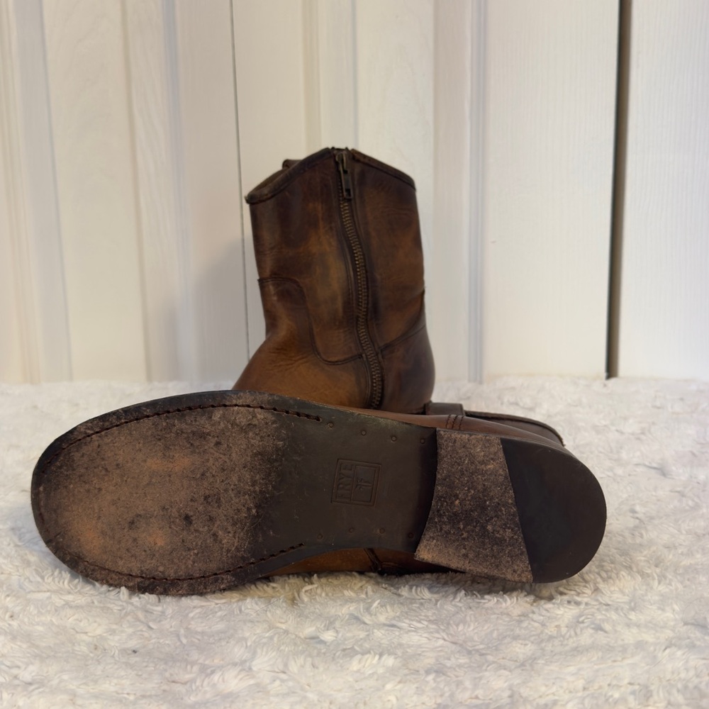 Frye Melissa Button Short Boot. Distressed leather. 8 B. Gently worn - Picture 10 of 13